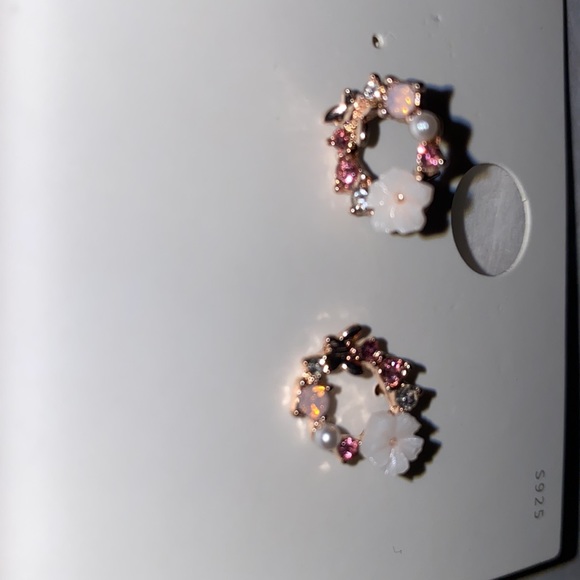 Floral wreath earrings. One butterfly a flower and studded pink crystals. - Picture 8 of 8